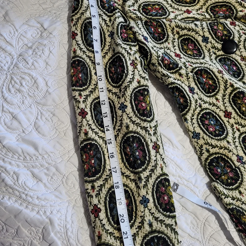 Vintage Paisley Patterned Coat with Black Buttons Size Large - Picture 7 of 12